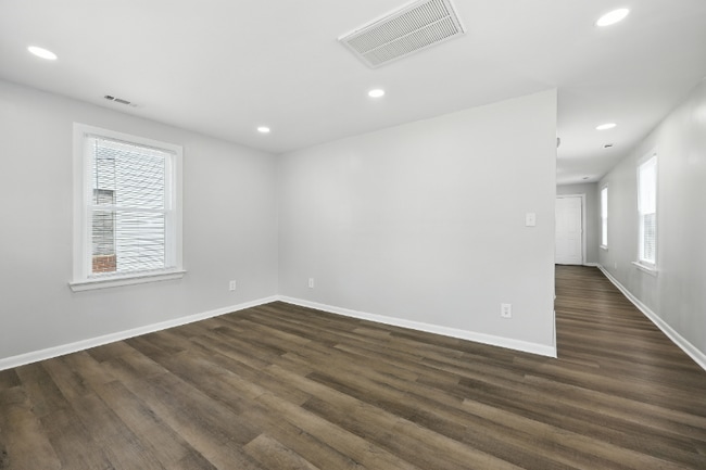 Building Photo - 118 Parkdale Ave