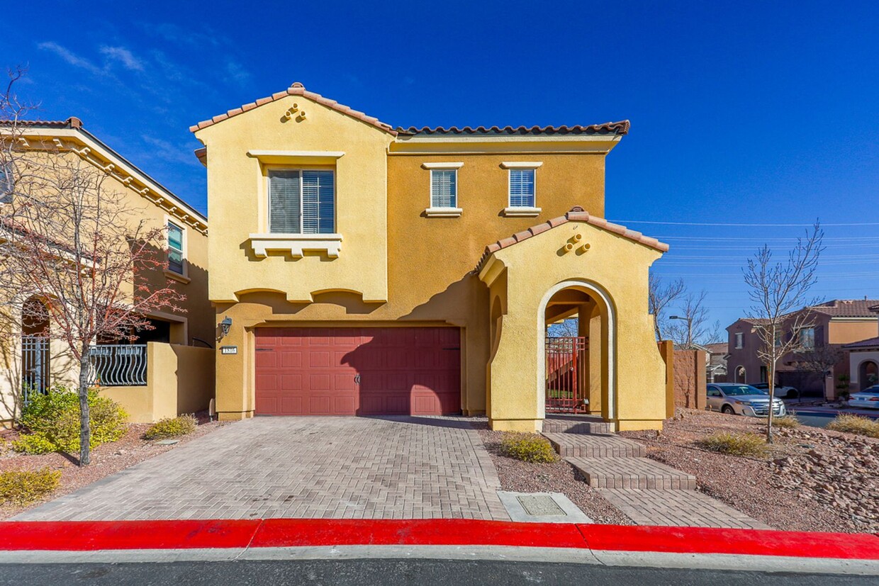 Primary Photo - 3 Bed, 2.5 Bath South Summerlin Beauty