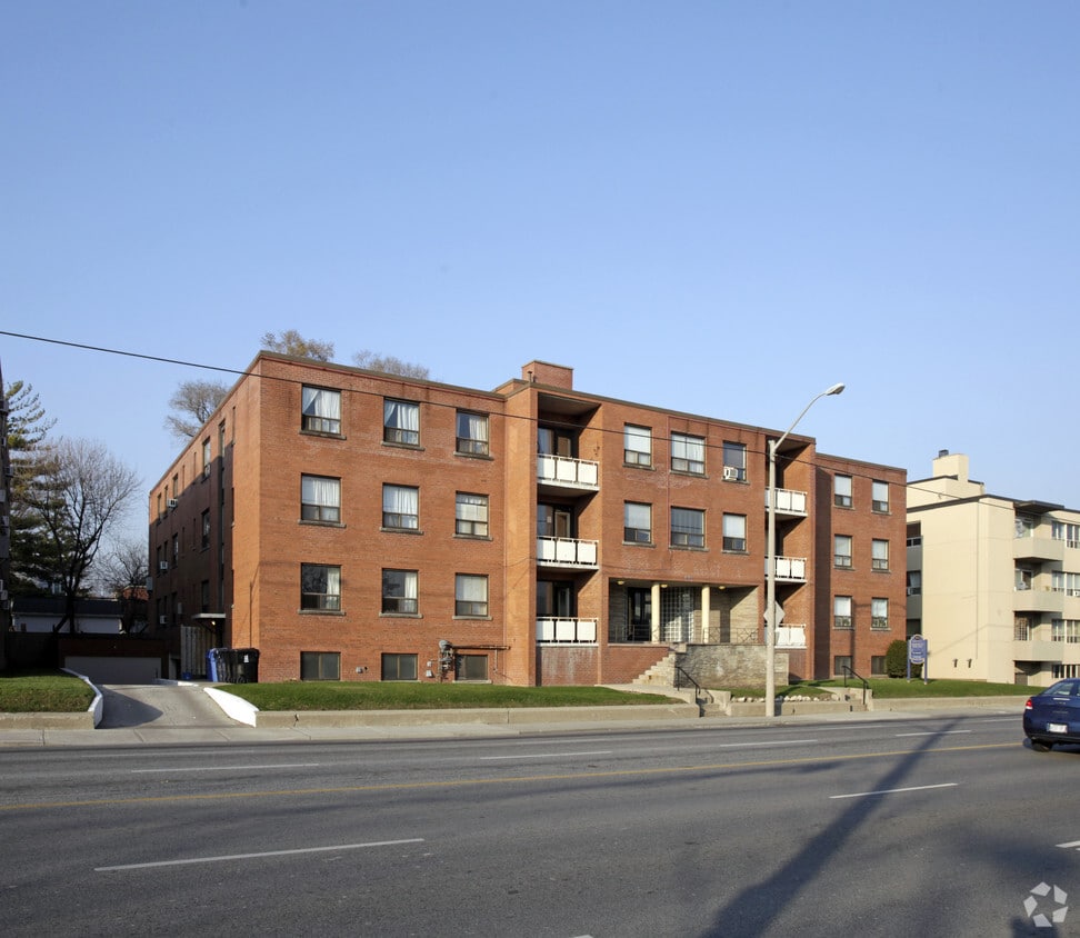 Building Photo - 894 Eglinton Ave E