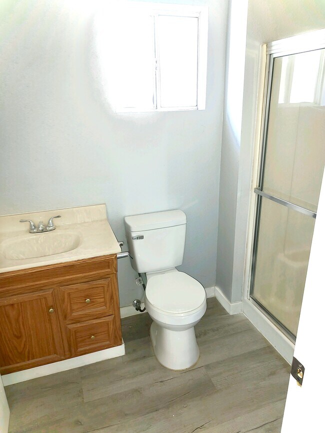 Foto del edificio - 2358 E 3rd St
