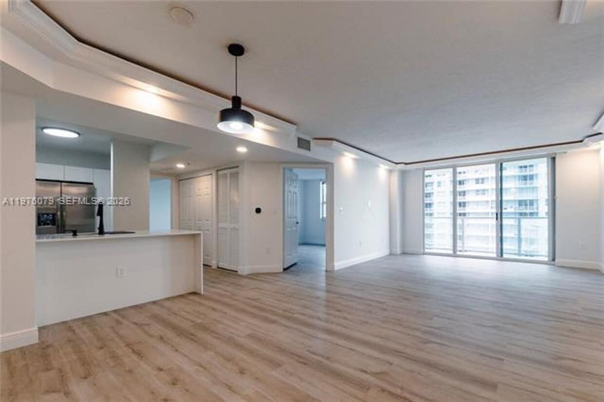 Photo - 1155 Brickell Bay Dr # 2204, Miami, FL 33131