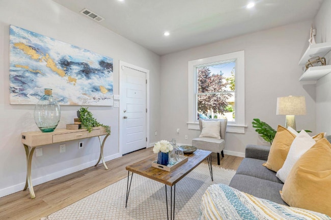 Foto del edificio - 336 E Washington Ave