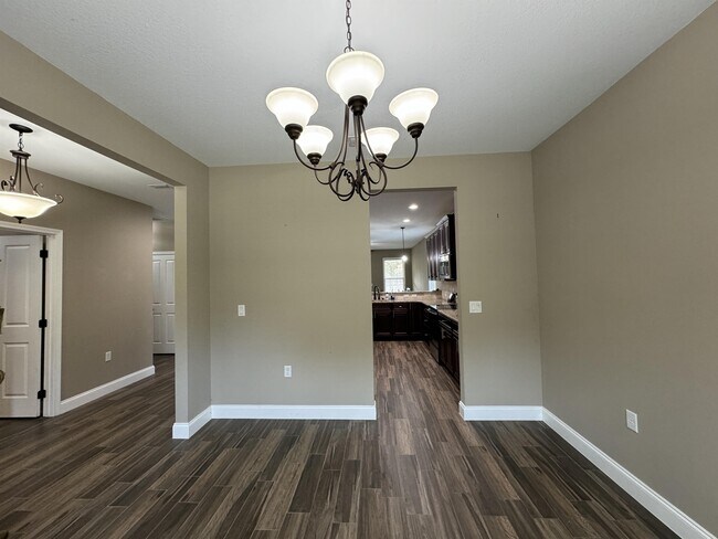 Foto del edificio - 1377 N Beal Extended