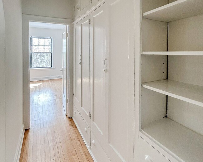 Foto del edificio - 4506 N Ashland Ave