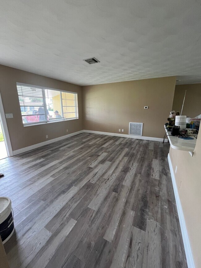 Foto del edificio - 2473 SE Washington St