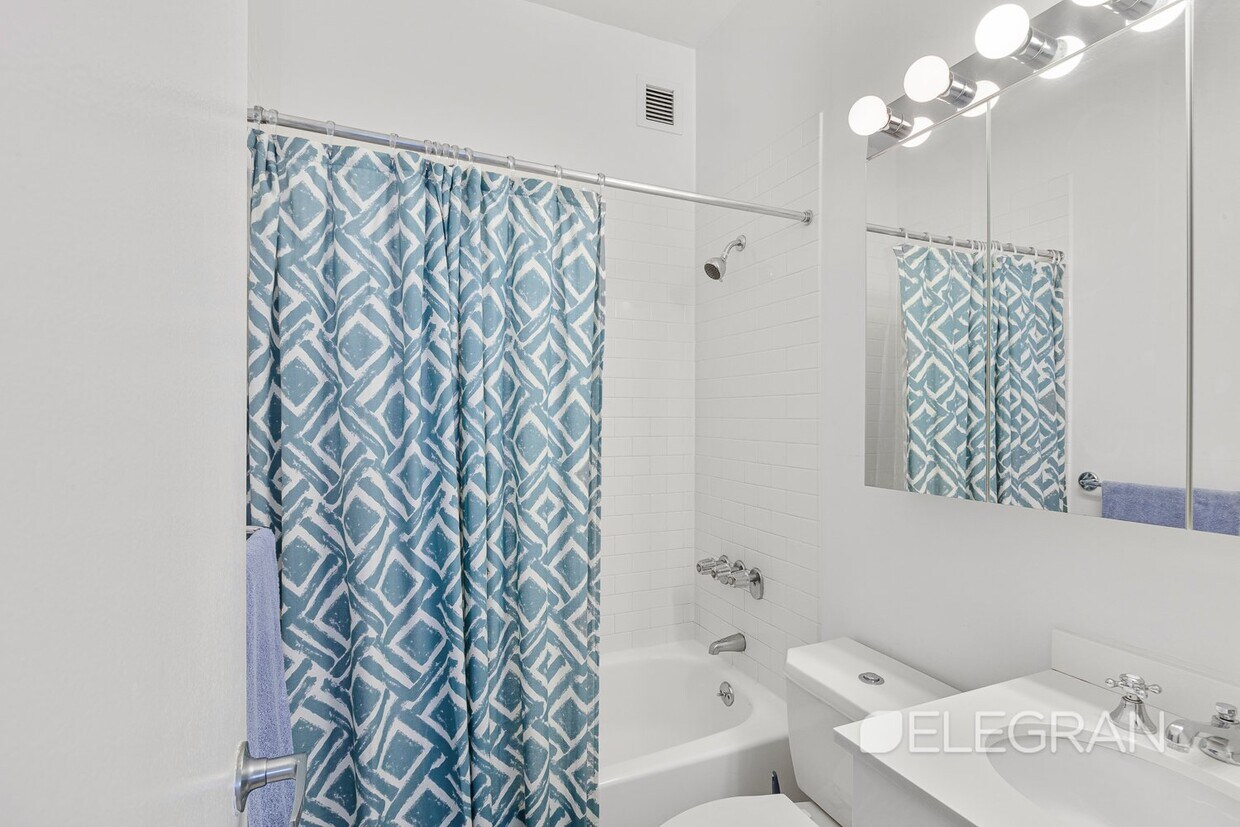Foto principal - 201 E 69th St