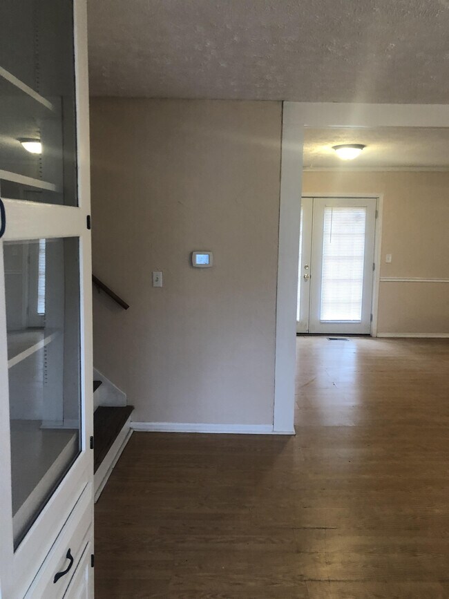 Building Photo - 312 San Carlos Ct