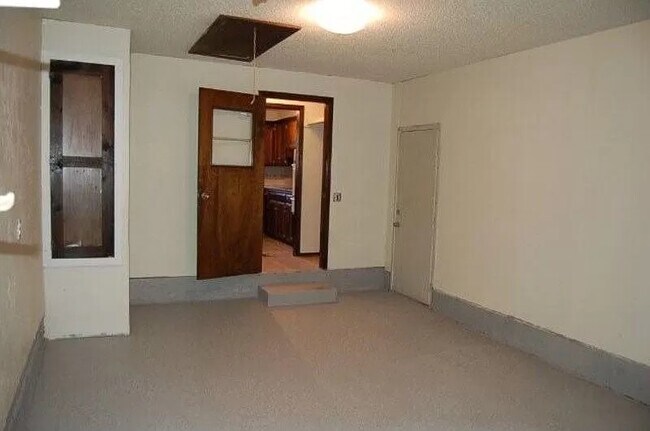 Building Photo - 5125 S Briarwood Dr