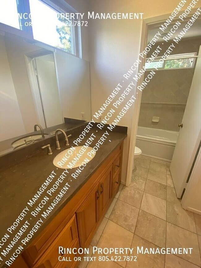 Building Photo - GORGEOUS BEACON TOWNHOME!