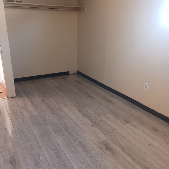 Foto del edificio - 1331-1333 Thurston St