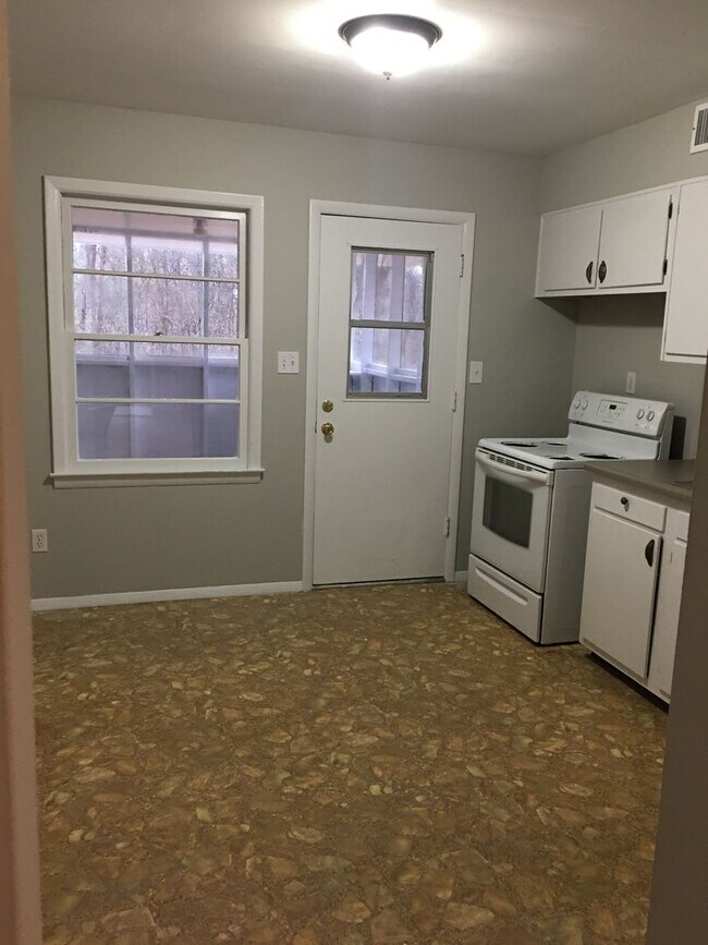 Building Photo - 2103 Carrollton Villa Rica Hwy