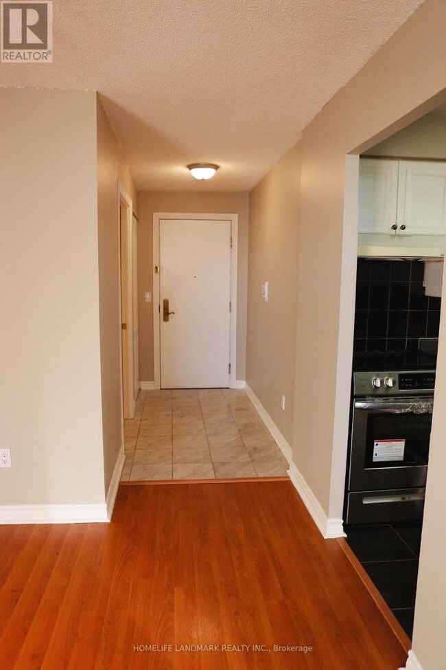 Building Photo - 18-818 Sommerset Way