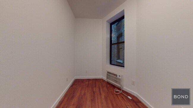 Foto del edificio - 441 W 51st St