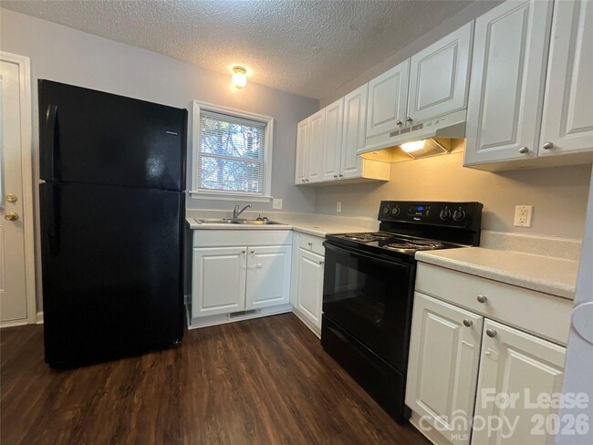 Building Photo - 206 W 15th St