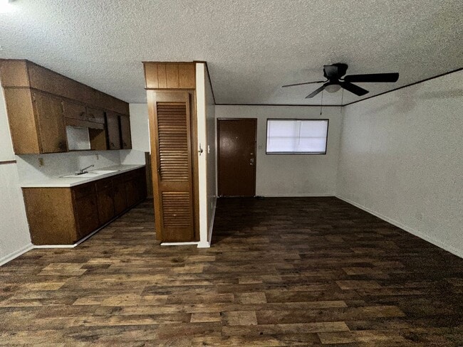 Building Photo - Bundrant Apartments