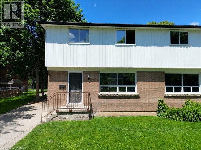 Photo du bâtiment - 57 Oakwood Ave