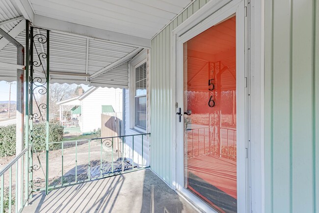 Building Photo - 2 Bedroom 1 Bathroom Home in Dunean. Conve...