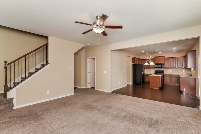 Foto del edificio - 928 Upland Ives Dr