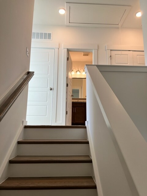 Foto del edificio - Room in Townhome on Kiernan Grove Ln