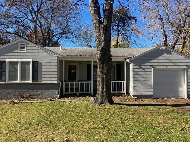 Building Photo - 3 Bed 1.5 Bath Great Neighborhood!
