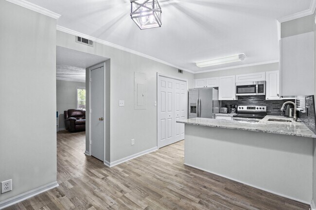 Foto del edificio - 715 Pine Dr