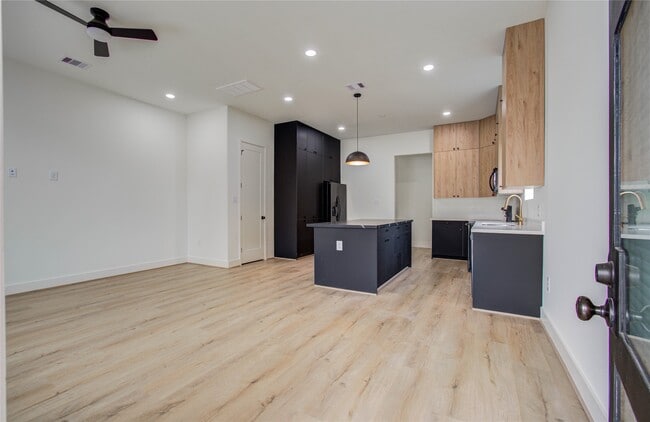 Foto del edificio - 1815 McKee St