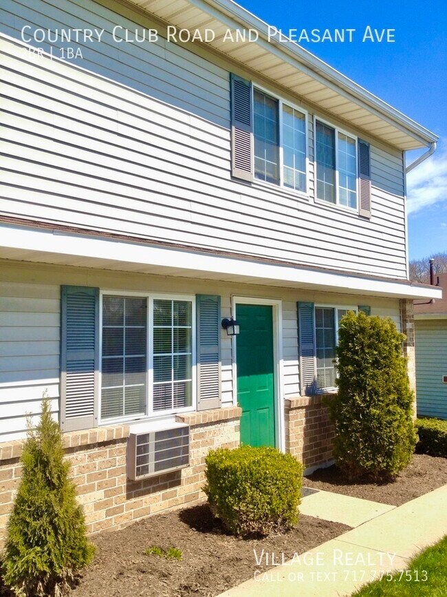 Building Photo - Newly Remodeled! Quiet 2-bed apartment wit...