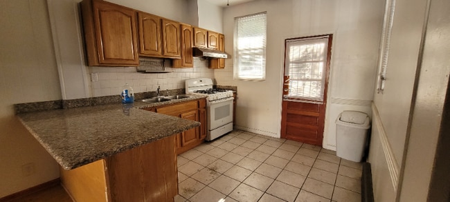 Building Photo - 2548 S 64th St