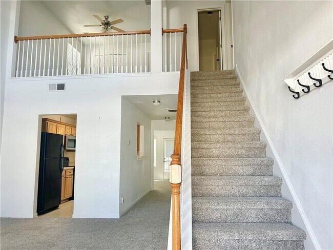 Foto del edificio - 6475 White Walnut Way