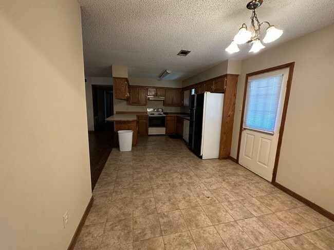 Foto del edificio - 603 Twin Oaks Dr