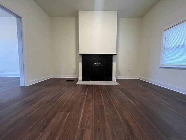 Building Photo - Updated 2BR house now available!