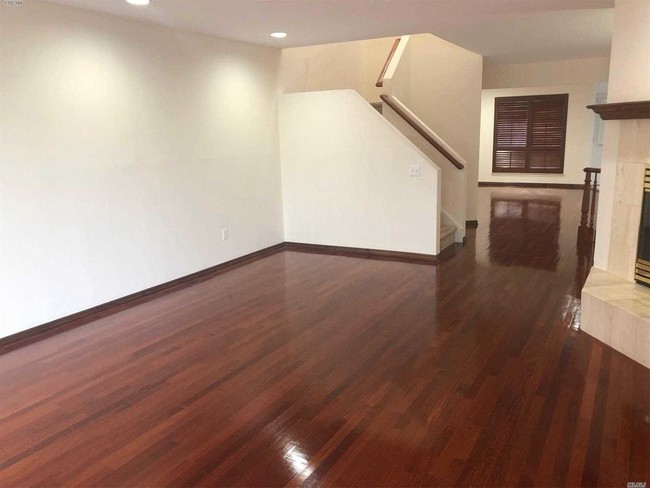 Foto del edificio - 33 Clubside Dr