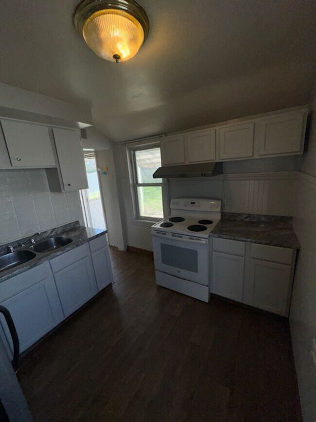 Building Photo - 123 South Kenmore Drive, Evansville, India...