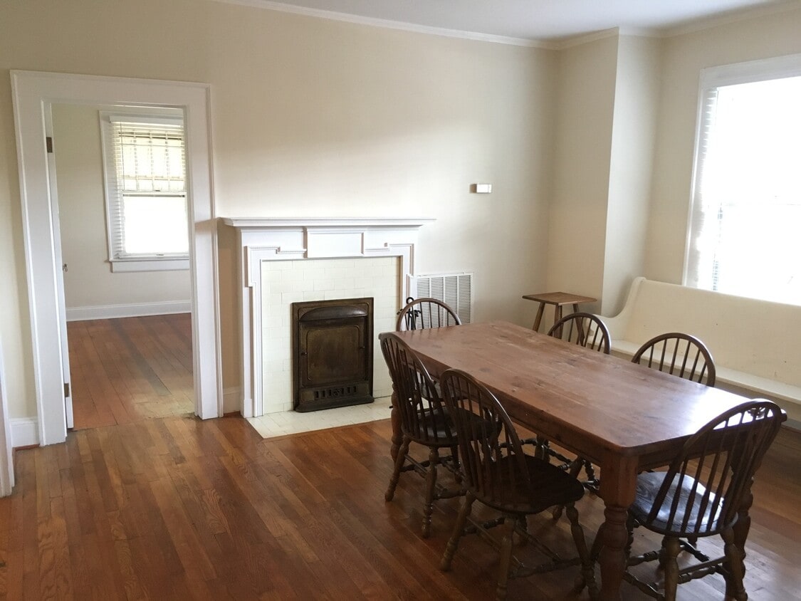 Building Photo - 2BR/2BA home on Peace Haven Rd, Convenient...