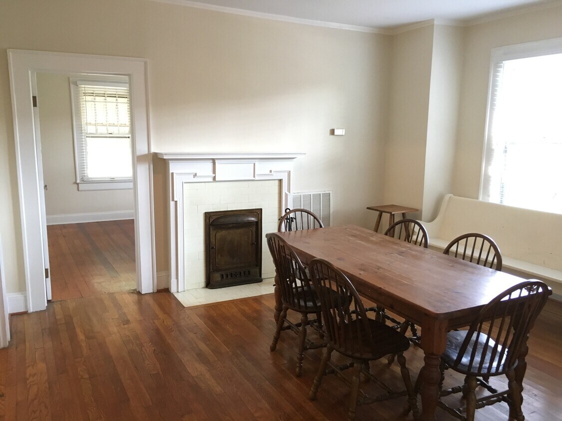 Foto del edificio - 2BR/2BA home on Peace Haven Rd, Convenient...