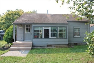 Building Photo - 945 Fidalgo St