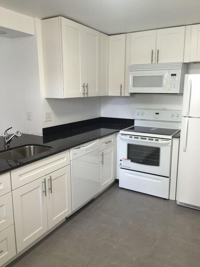 Foto del edificio - 860 NE 209th Terrace