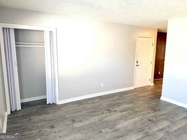 Foto del edificio - 111 W Burke St