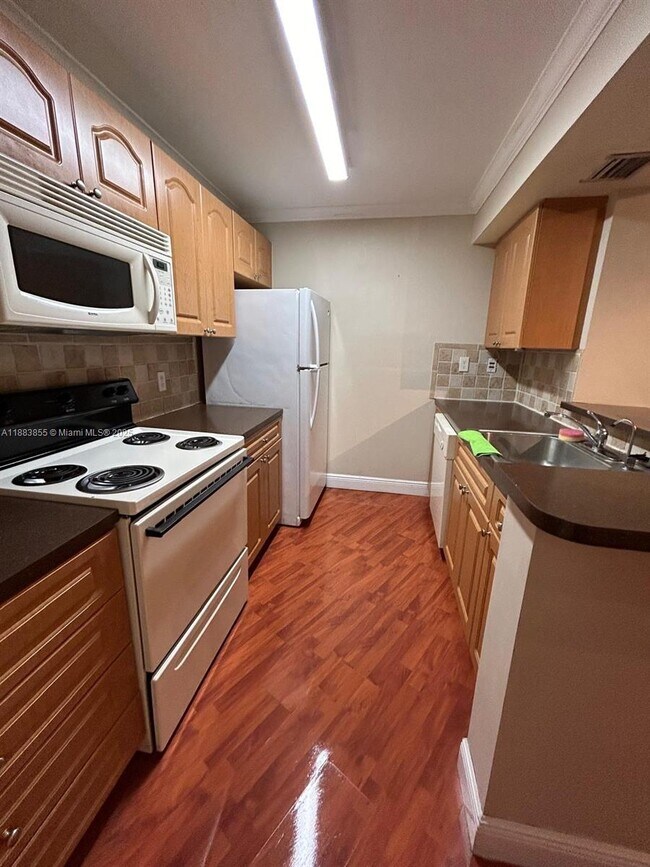 Foto del edificio - 7165 NW 186th St