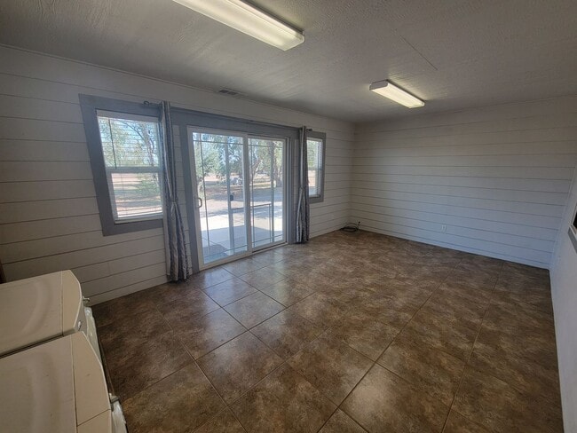 Building Photo - Charming 1 Bedroom 1 Bath Home For Rent in Corning!