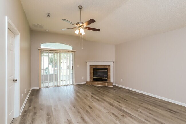 Foto del edificio - 2978 Centerwood Dr N