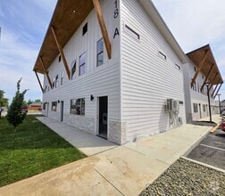 Building Photo - 718 N Volland St