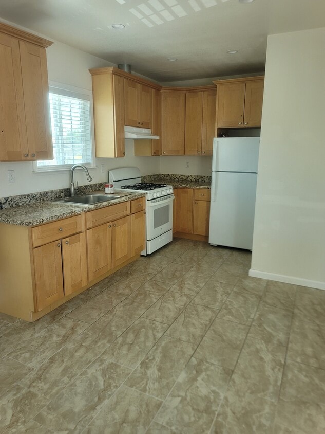 Primary Photo - 106 Hillside Ave