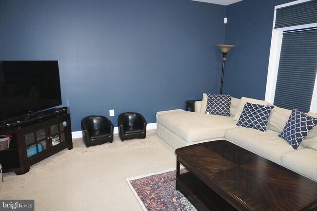 Building Photo - 8881 Englewood Farms Dr
