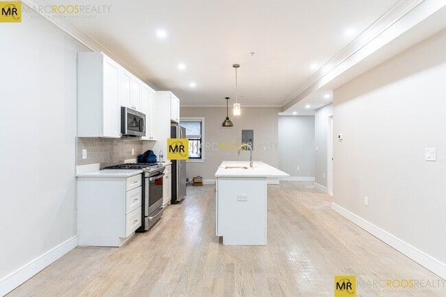 Building Photo - 152 Trenton St