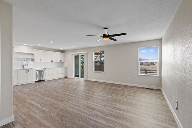 Foto del edificio - Beautifully Remodeled 3-Bedroom Townhome!