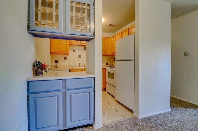 Foto del edificio - Fully Furnished ! Apartment in the Heart o...