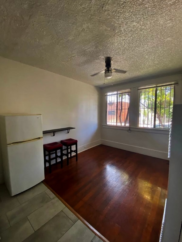 Building Photo - 1114 Poinsettia Dr
