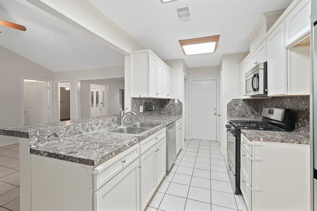 Building Photo - 10815 Garrick Ln