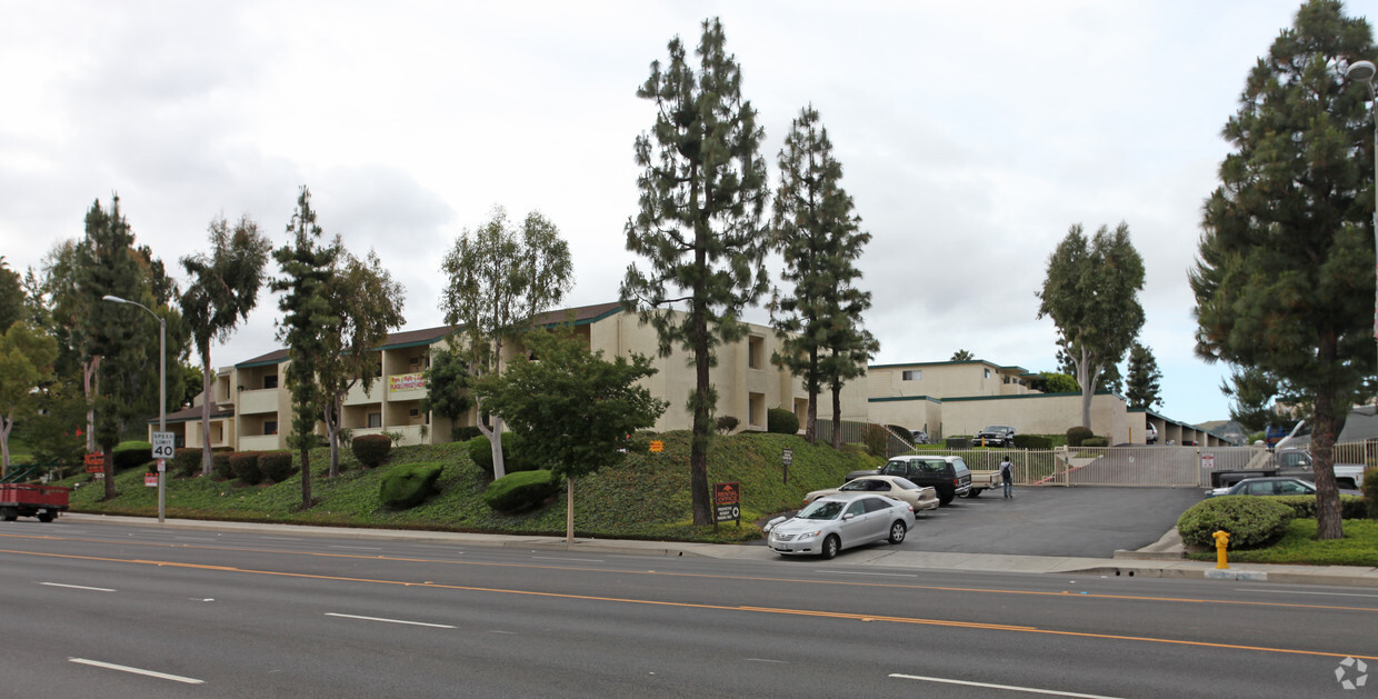 Woodcrest - Woodcrest Apartments